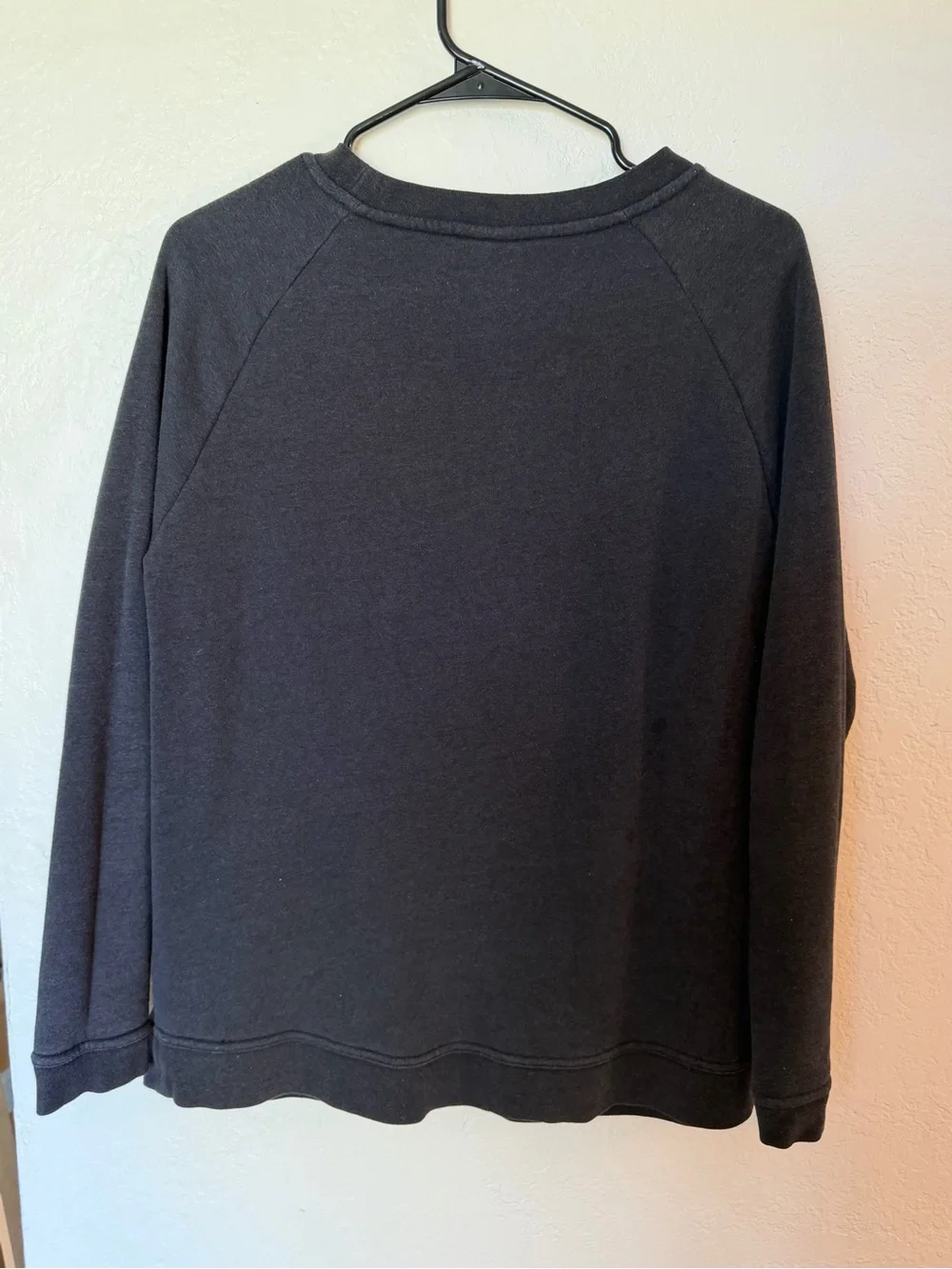 Nike‎ Sweatshirt Womens Medium Black Center Swoosh Crewneck Fleece Red Tag